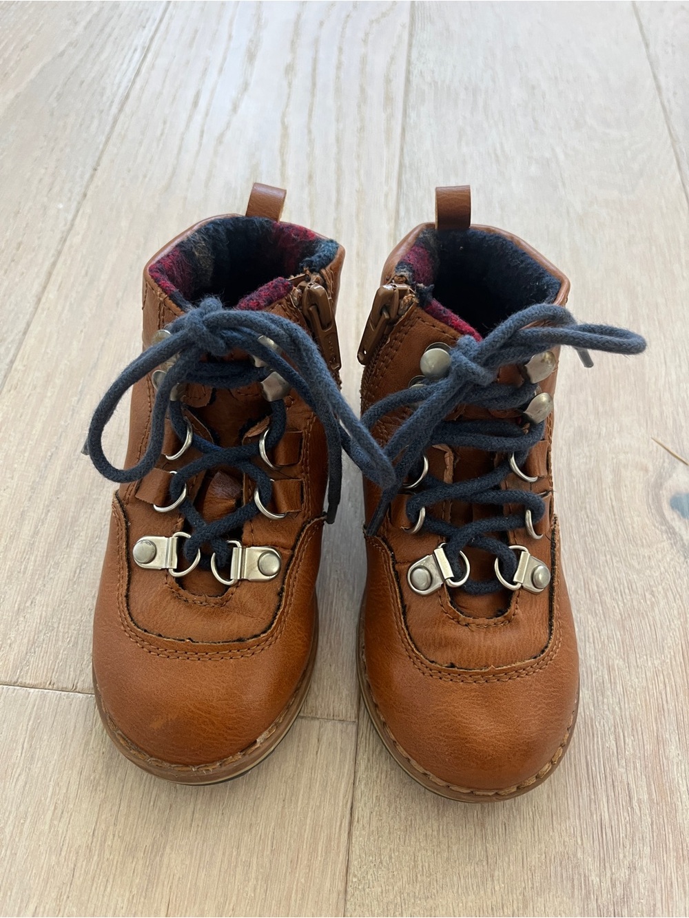 🍀2/$10 Gap kids Brown Lace-Up Boots with Flannel interior toddler size 8